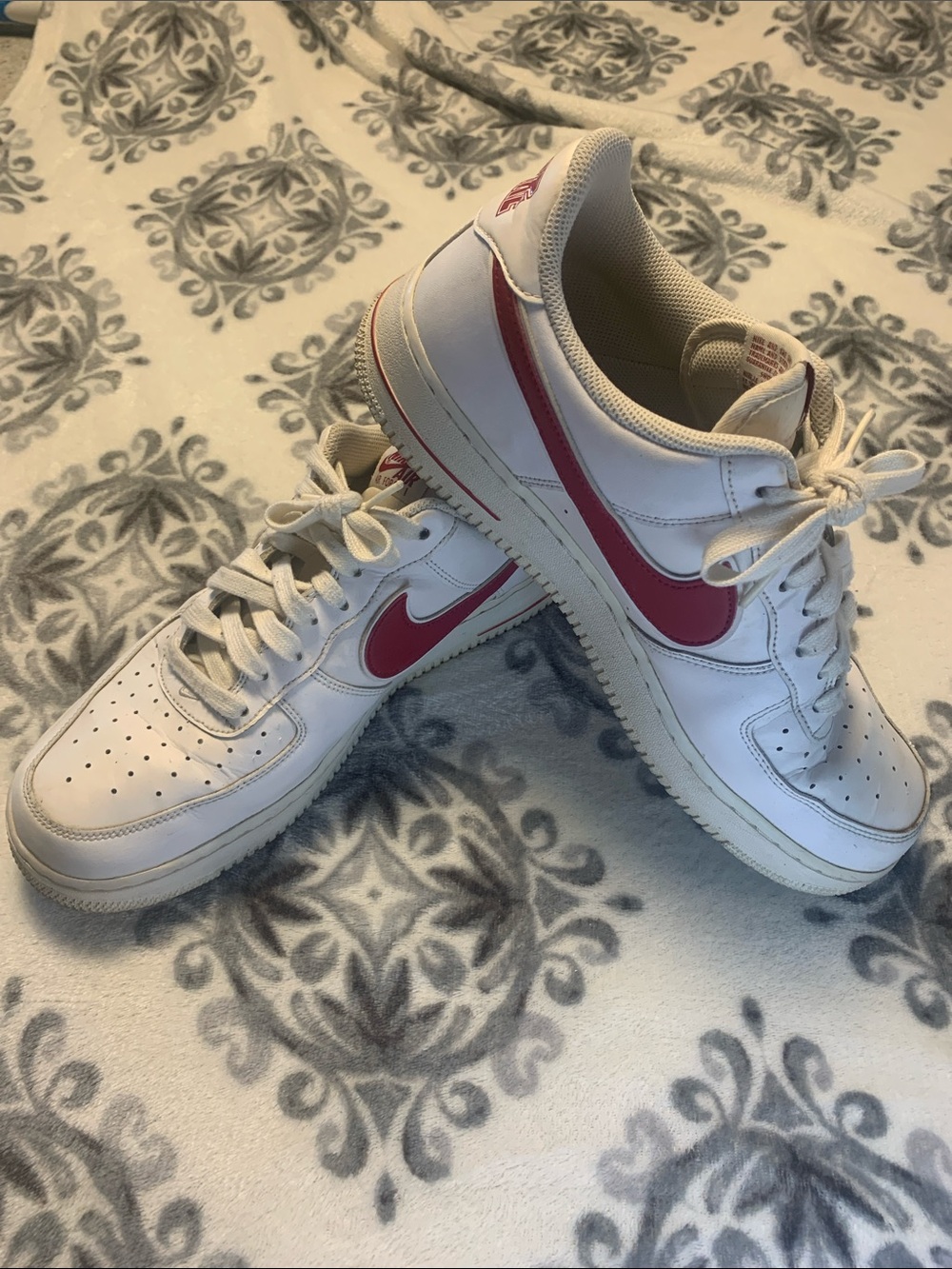 EUC Nike Air Force 1 Low LV8 '07 Sneaker Shoes White Gym Red